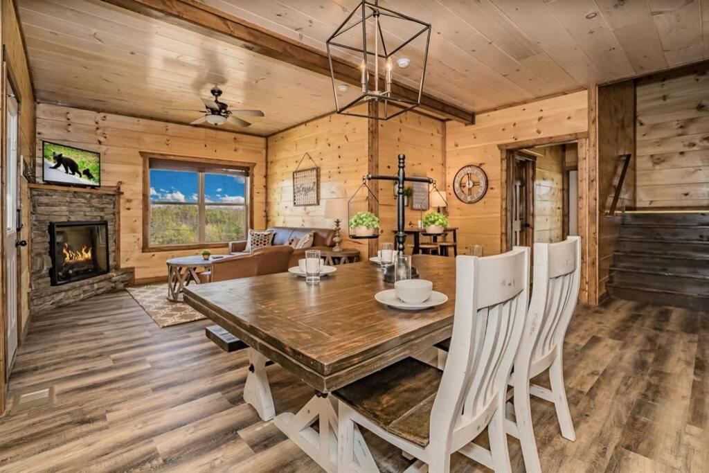 Shelter Me - 5 Miles To Dollywood , Hot Tub, Wi-Fi, Game Room Pigeon Forge Exterior photo